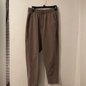 Women’s stretch woven high-rise taper pants